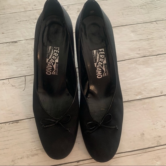 Ferragamo Shoe String Bow Pumps Black Heels Size 8 Vintage Round Toe - Picture 5 of 11